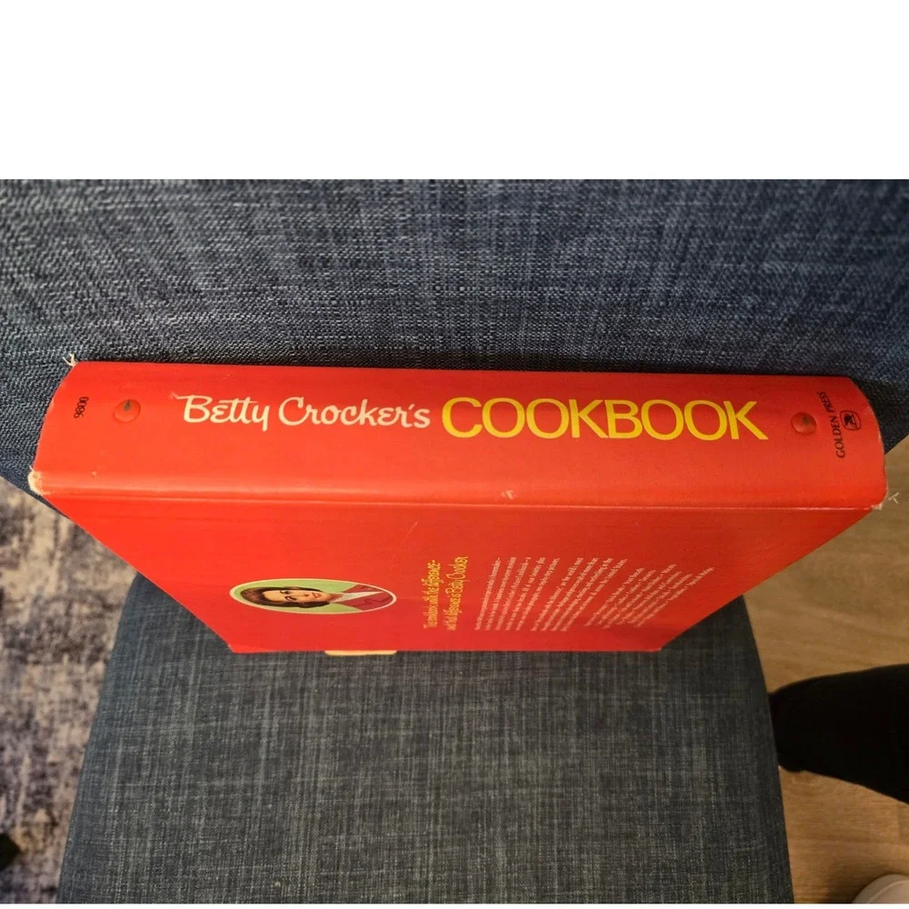Betty Crocker Cookbook‎ 1973 Edition Vintage Recipe Book Golden Press